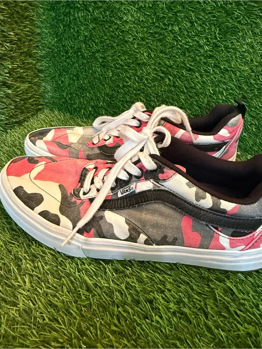 Vans men’s Kyle Walker Pink/Gray camo Pro Old Skool skate Sneakers. 10.0